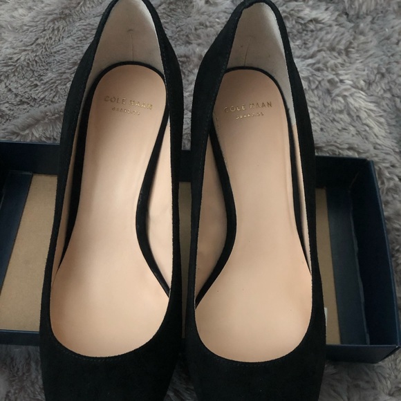 Shoes - Picture 2 of 7